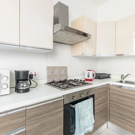 Appartement Spacious Penthouse W Side Sea View