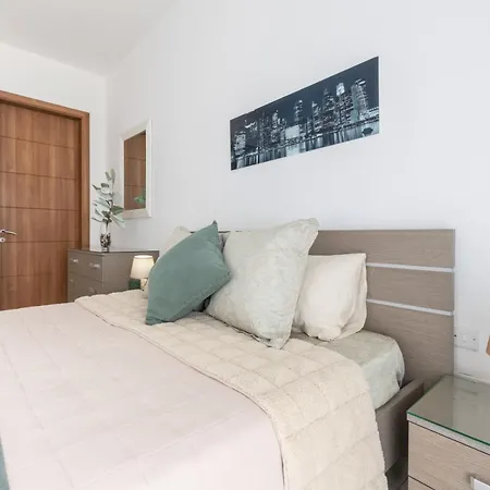 Appartement Spacious Penthouse W Side Sea View