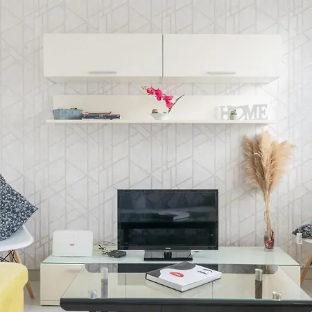 Spacious Penthouse W Side Sea View St. Paul's Bay