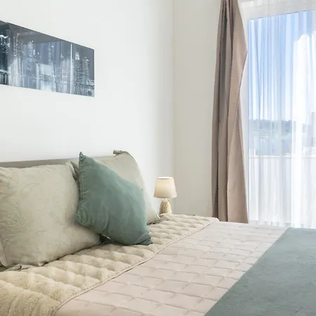 Spacious Penthouse W Side Sea View