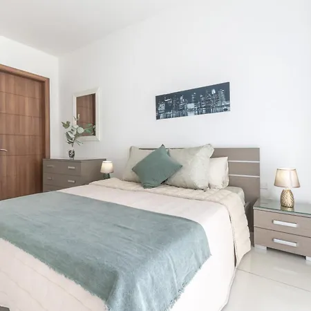 Spacious Penthouse W Side Sea View * St. Paul's Bay