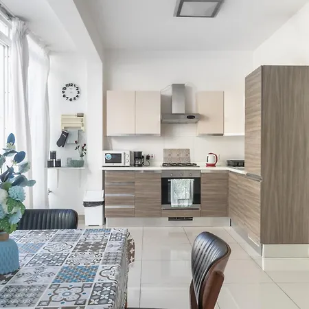 Spacious Penthouse W Side Sea View * St. Paul's Bay
