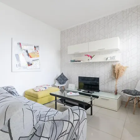 Apartment Spacious Penthouse W Side Sea View