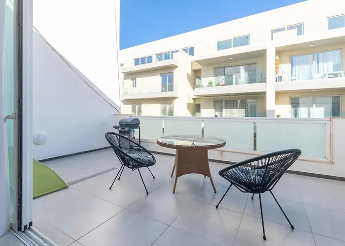 Spacious Penthouse W Side Sea View Apartment St. Paul's Bay