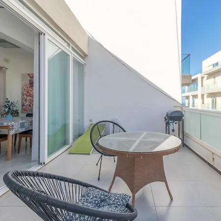 شقة Spacious Penthouse W Side Sea View