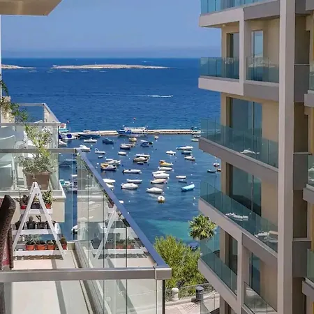 شقة Spacious Penthouse W Side Sea View