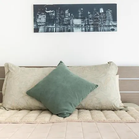 Spacious Penthouse W Side Sea View شقة *