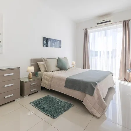 شقة Spacious Penthouse W Side Sea View